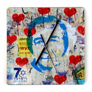 Golda Meir Graffitti Themed Wooden Clock by Ofek Wertman Día de la Independencia de Israel